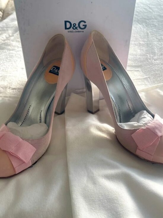 Dolce & Gabbana Shoes - Dolce Gabbana Cap Toe Pumps Pink suede